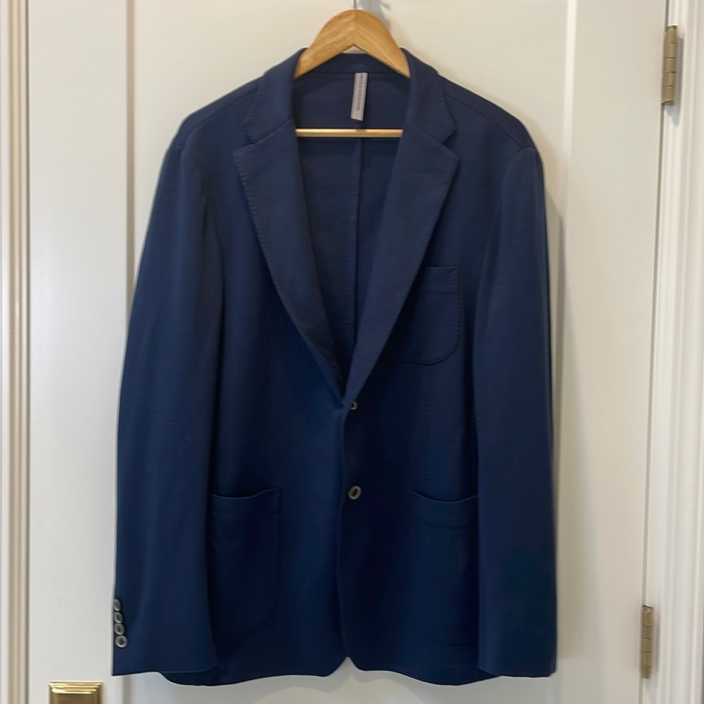 Casual men’s navy wool blazer